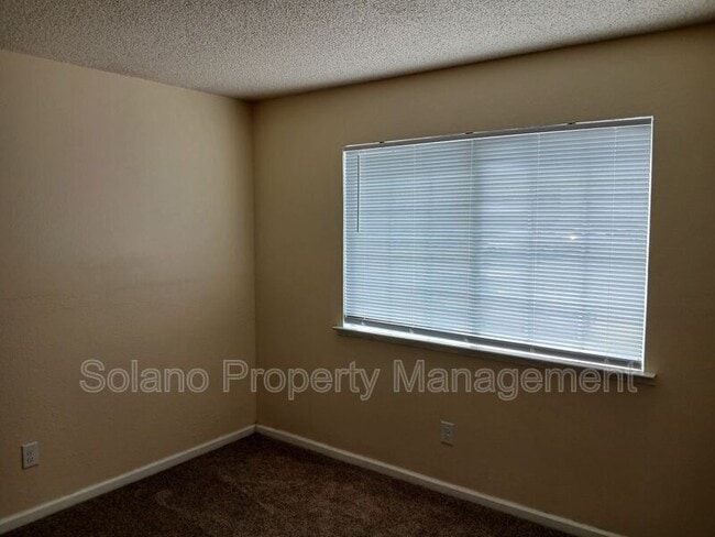Building Photo - 400 Mokelumne Dr