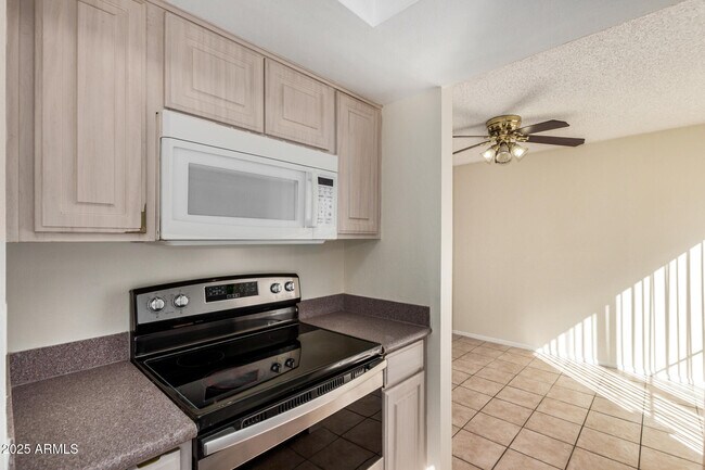 Building Photo - 16021 N 25th Dr