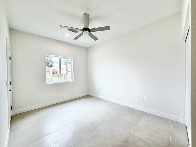 Building Photo - AVAILABLE NOW!! Beautiful 4 Bedroom 3 Bathroom Home in Cathedral City