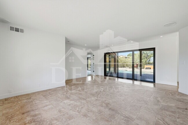 Building Photo - 10643 N Indian Wells Dr