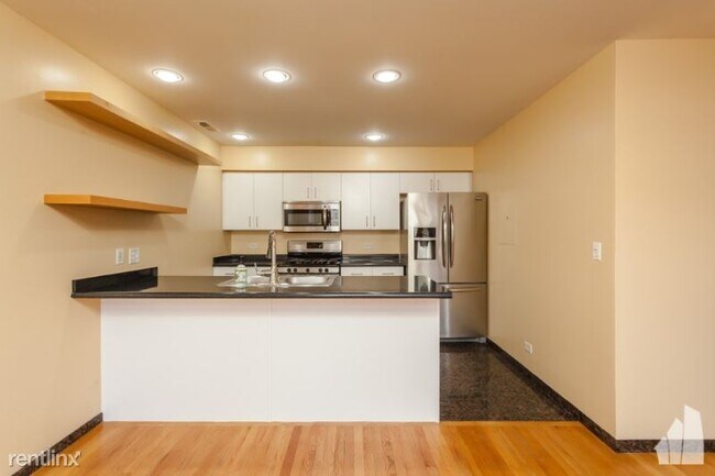 Building Photo - 8735 W Catherine Ave