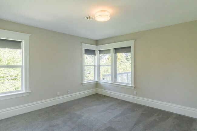 Building Photo - 6bd/3.75ba Seattle Home