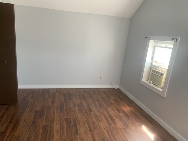 Building Photo - 161 Breen Ave