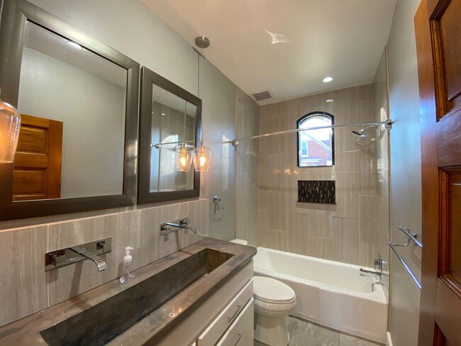 Building Photo - Luxuriously renovated two bedroom home for...