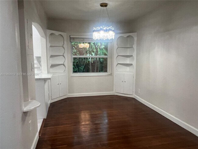 Building Photo - 1900 Tigertail Ave