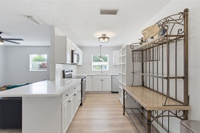 Building Photo - 2227 Montclair Dr