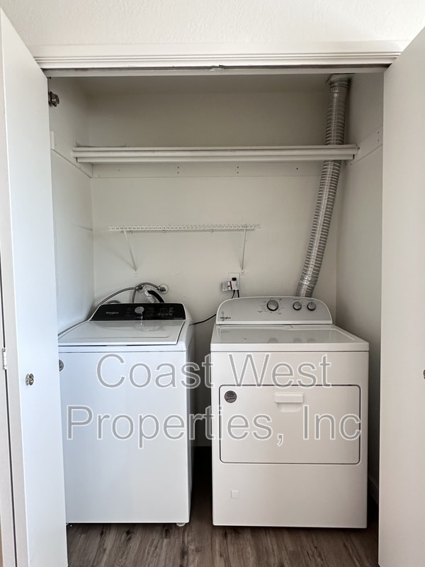 Building Photo - 1156 Cypress Ave