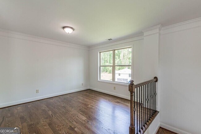 Building Photo - 1410 Eastland Rd SE