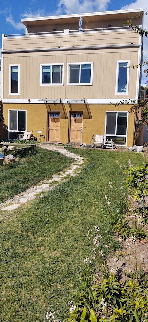 Front yard path to the house. - 1177 Nelrose Ave