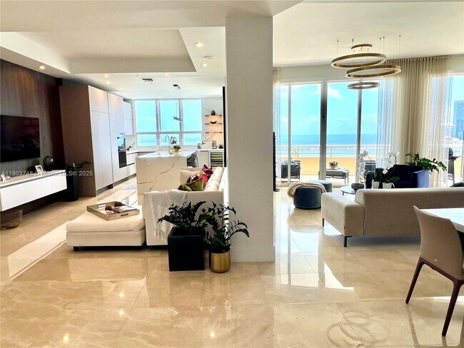 Building Photo - 848 Brickell Key Dr