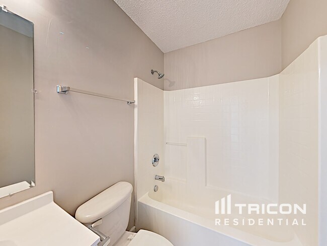 Building Photo - 416 Leecrest Dr
