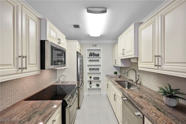 Building Photo - 2100 Gulf Shore Blvd N