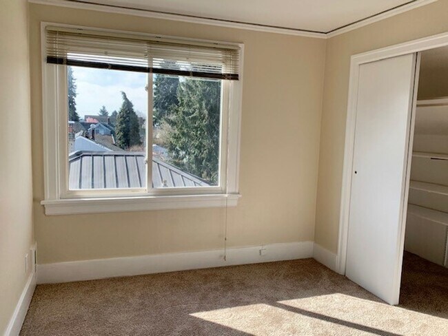 Building Photo - Remodeled 3 Bedroom Home-Duplex in Loyal Heights READY FOR MOVE IN NOW at $3875!