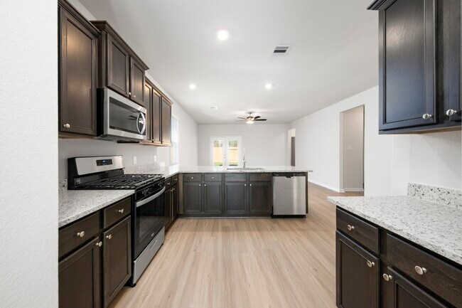 Building Photo - 15462 Maple Ter Dr