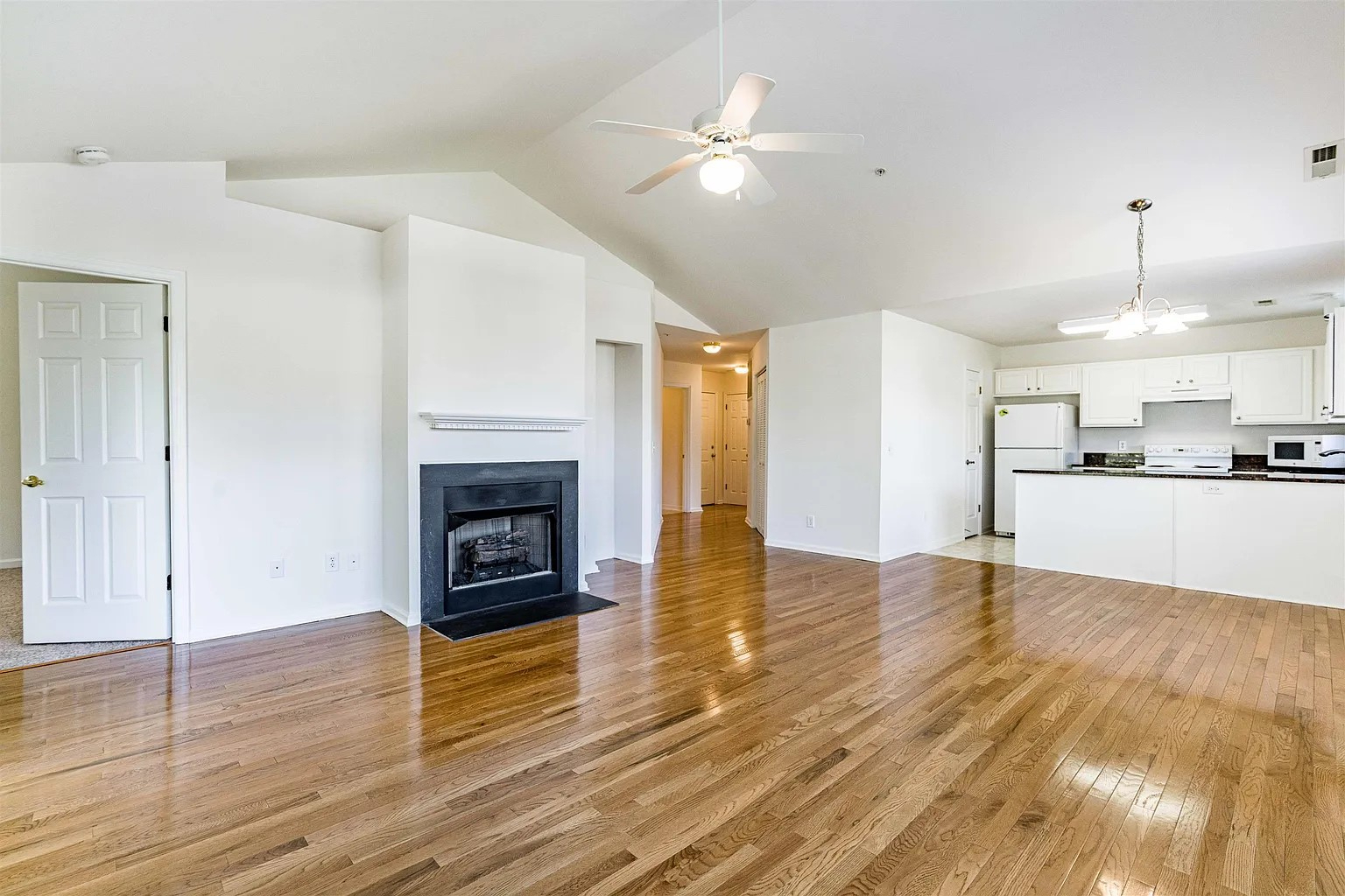 Building Photo - Room in Condo on Chenille Dr