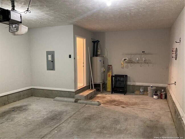 Building Photo - 148 Dundee Cir