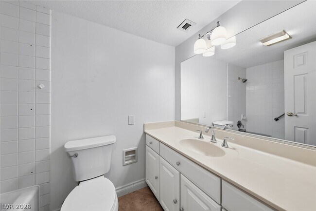 Building Photo - 205 E Harmon Ave