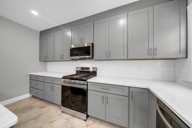 Building Photo - 28 Richardson Ave