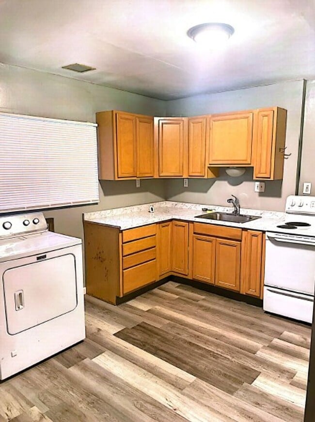 Building Photo - Coming soon! Great 2 bedroom with AC and detached garage!