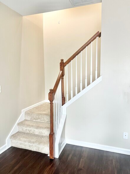 Building Photo - 31 White Pine Way