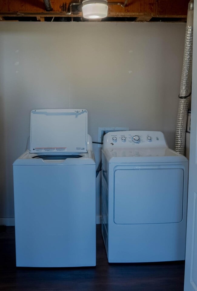 Building Photo - 7875 Chimney Terrace