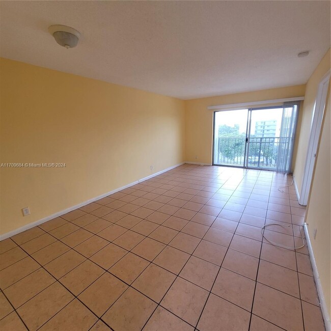 Building Photo - 2 bedroom in Miramar FL 33025