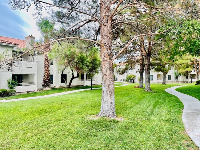 Building Photo - 2611 S Durango Dr