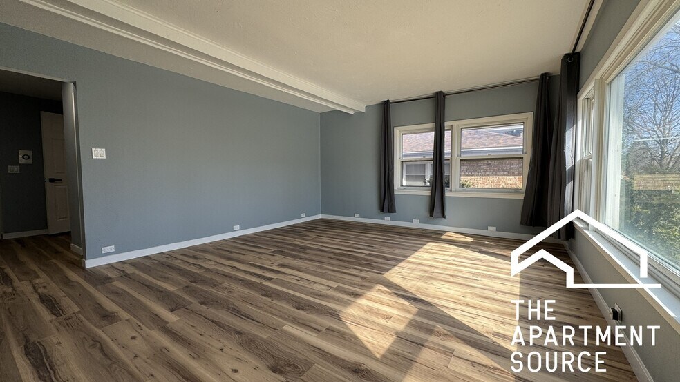 Building Photo - 5536 W Windsor Ave