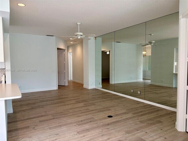 Building Photo - 2786 James River Rd