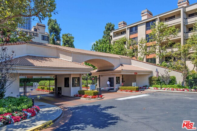 Primary Photo - 2102 Century Park Ln