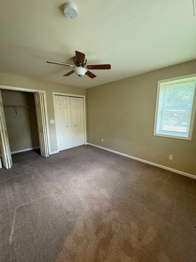 Building Photo - 3bdrm/1 bath - Lake Como