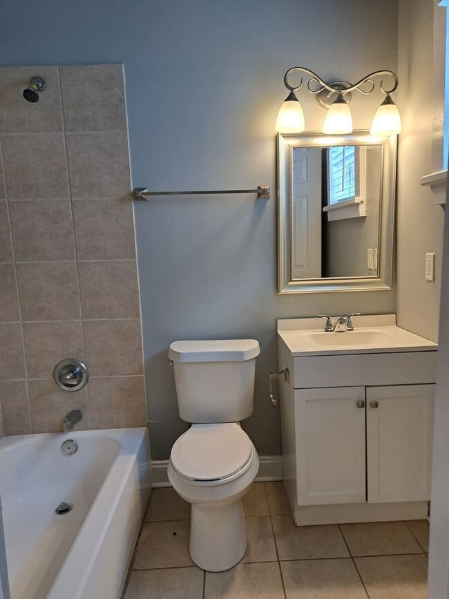 Building Photo - Single Family Home- 2 BR/2BA in Upper Mid-...