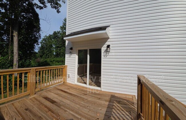Building Photo - 2728 Crawford Ave