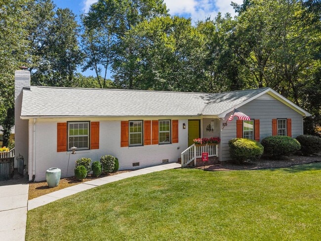 Building Photo - Gorgeous Mid-Century Modern Ranch in West Raleigh near NCSU and Lake Johnson - Fenced-in Backyard!