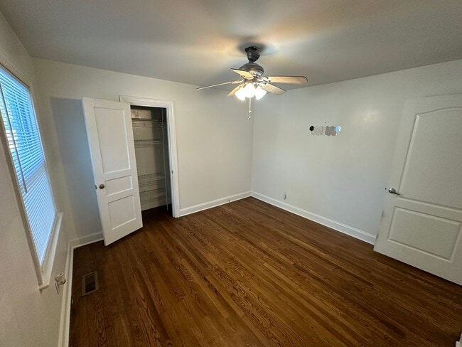 Building Photo - FOR LEASE - 3 bed, 2 bath, 1400 sqft single-family home