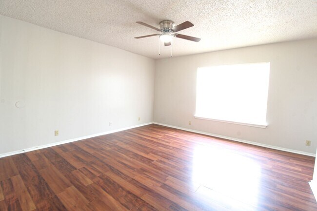 Building Photo - 5515 Kenton Bluff