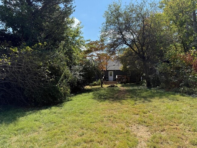 Building Photo - 667 Longview Dr