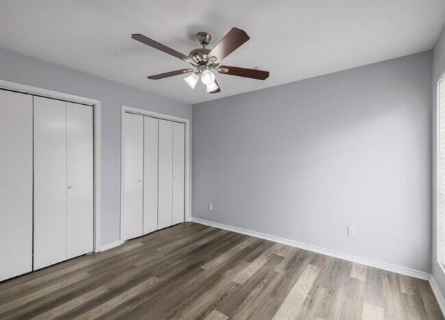 Building Photo - 2132 Andover Dr