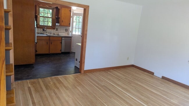 Building Photo - ***Please Respond Directly to the Online L...