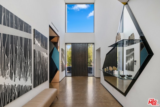 Building Photo - 809 N Rexford Dr