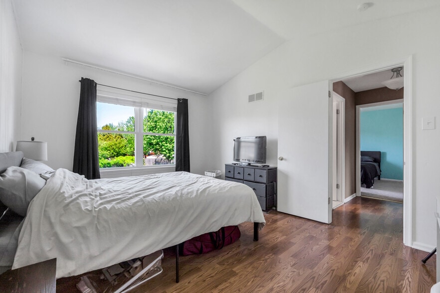 Master Bedroom - 37 Curry Ln