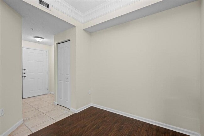 Building Photo - 6203 Myrtlewood Cir W