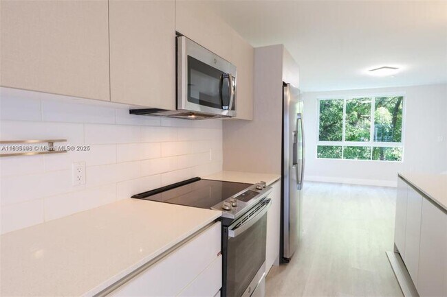 Building Photo - 2 bedroom in Aventura FL 33180