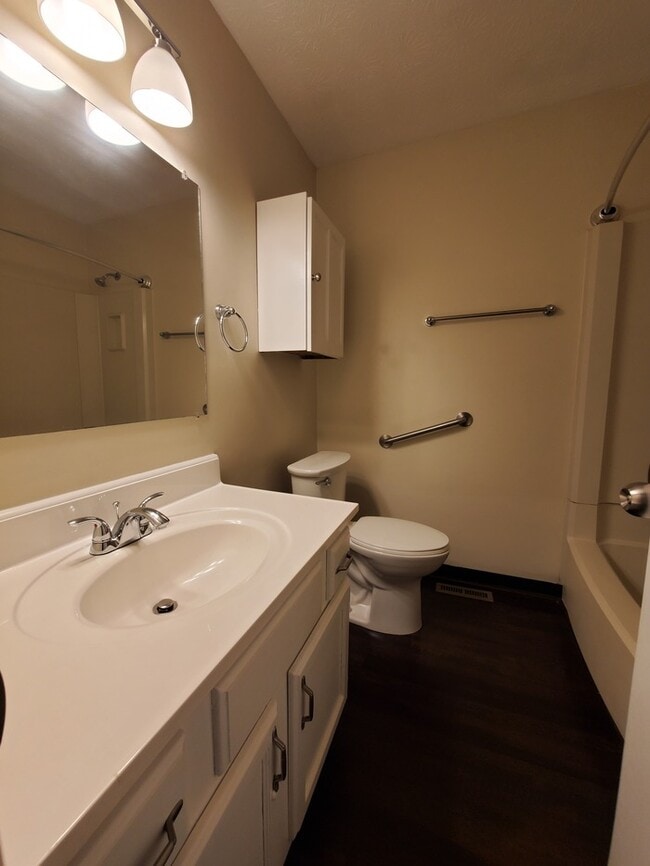 Building Photo - 3157 Millbury Ave