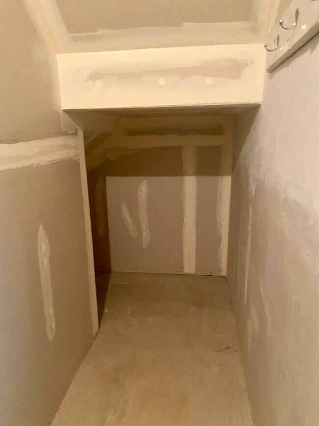 Building Photo - Rental