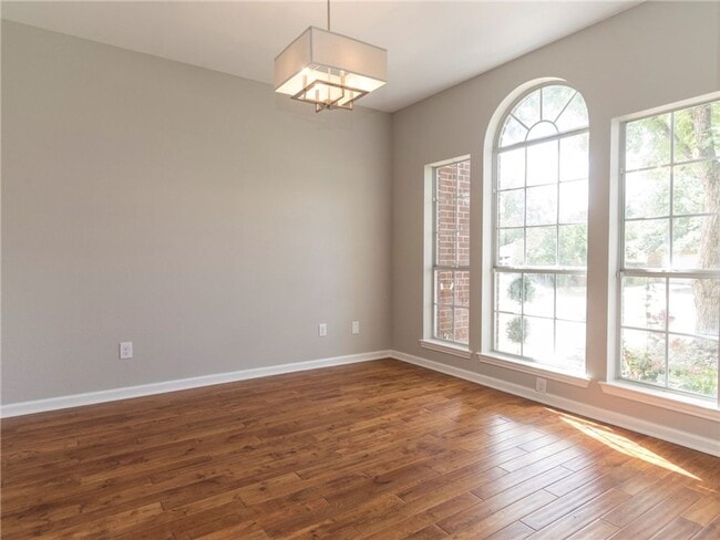 Building Photo - Gorgeous 3 bedroom, 2 story home!