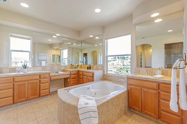 Building Photo - Luxury Living in The Bridges Golf Course C...