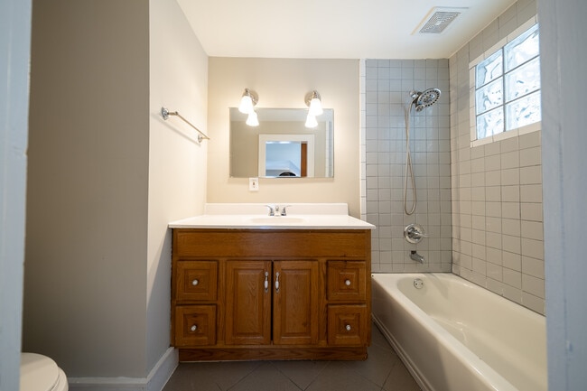 Building Photo - 507 W 33rd St