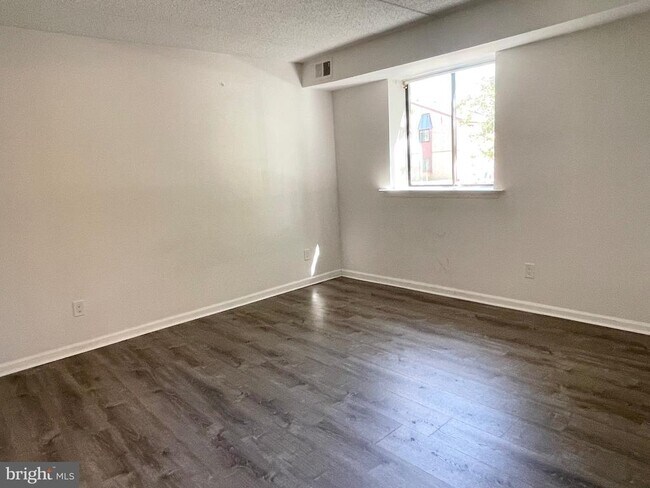 Building Photo - 50 Le Forge Ct