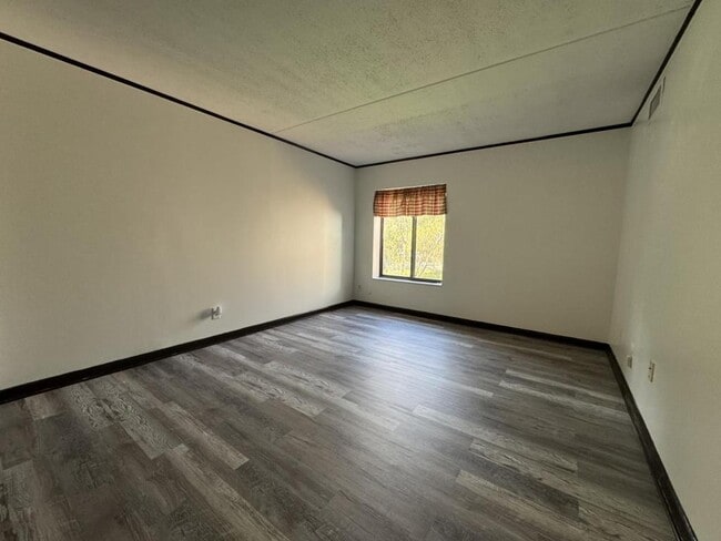 Building Photo - 1632 Forest Green Dr
